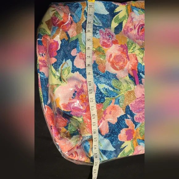 Vera Bradley Tote Waterproof on the outside - Picture 5 of 7